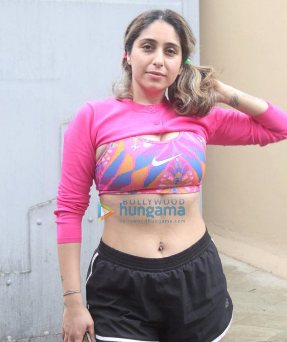 Photos: Neha Bhasin snapped in Bandra Photos: Neha Bhasin snapped in Bandra