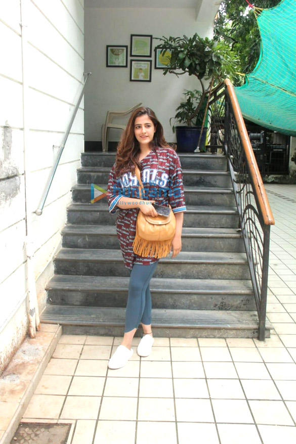 photos nupur sanon snapped in bandra 3 2