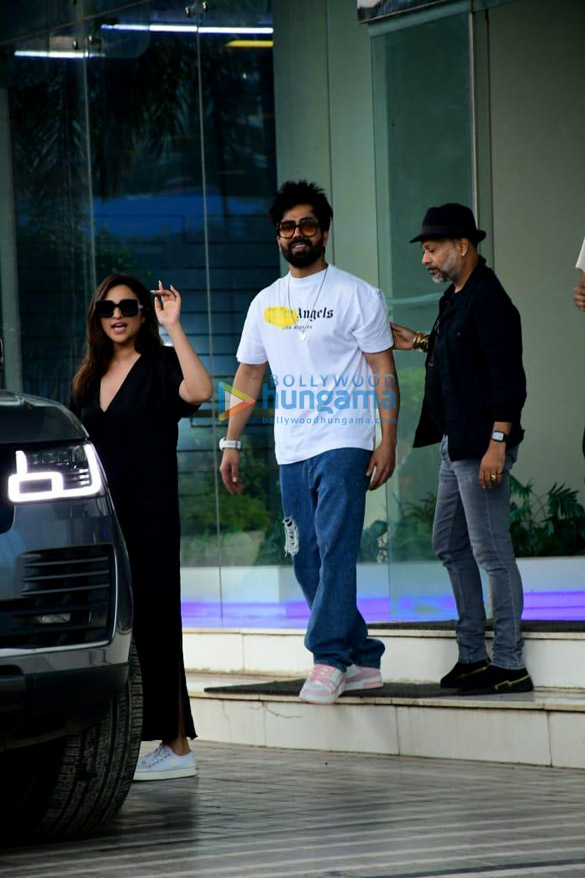photos parineeti chopra and harrdy sandhu snapped in andheri 5