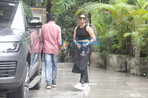 photos parineeti chopra spotted in khar 3 3