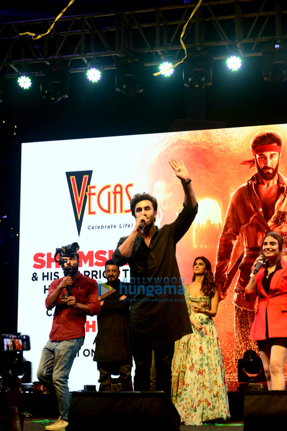 photos ranbir kapoor sanjay dutt vaani kapoor and karan malhotra promote shamshera in dwarka in new delhi 5