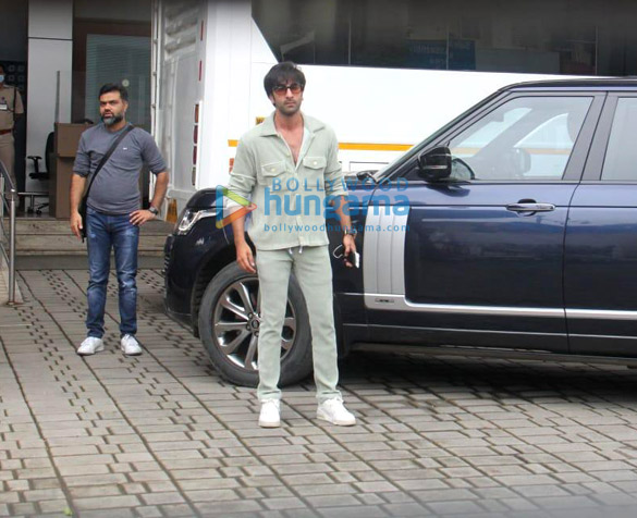 photos ranbir kapoor and vaani kapoor spotted at kalina airport 1