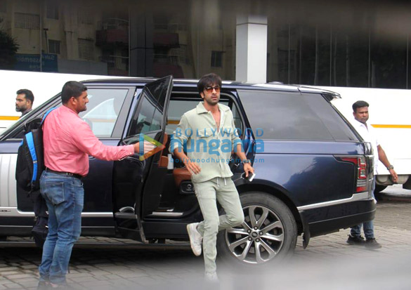 photos ranbir kapoor and vaani kapoor spotted at kalina airport 2