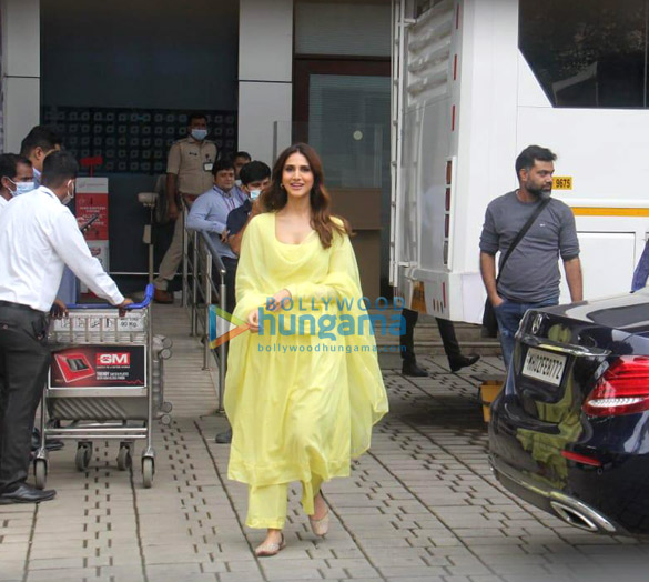 photos ranbir kapoor and vaani kapoor spotted at kalina airport 4