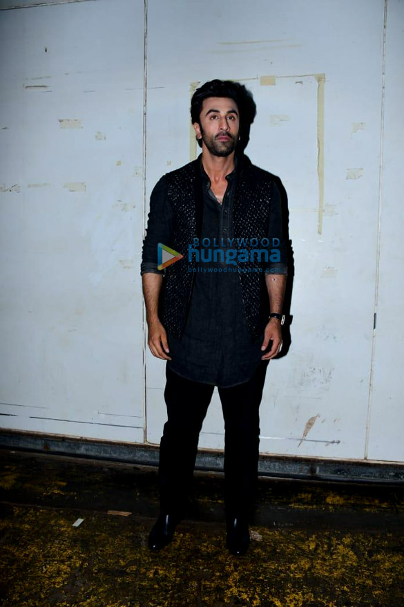 photos ranbir kapoor joins mother neetu kapoor on the sets of dance deewane juniors along with vaani kapoor for shamshera promotions 9