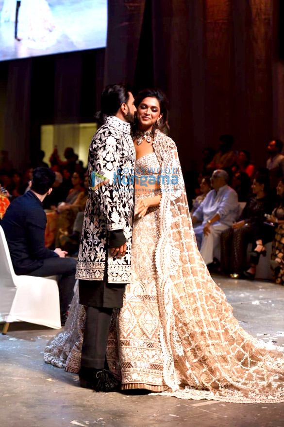 photos ranveer singh deepika padukone shabana azmi and others grace the red carpet of manish malhotras mijwan couture show 19