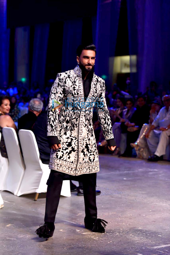 photos ranveer singh deepika padukone shabana azmi and others grace the red carpet of manish malhotras mijwan couture show 22