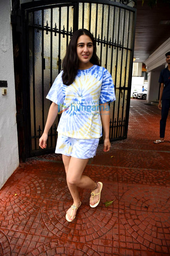 photos sara ali khan snapped at anand pandits office in juhu 1