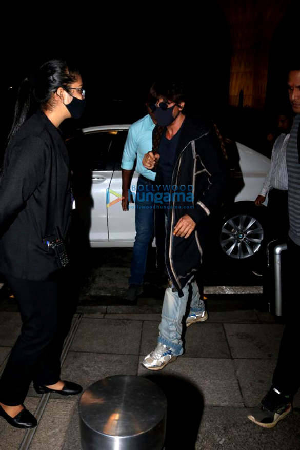 photos shah rukh khan snapped at the airport 2