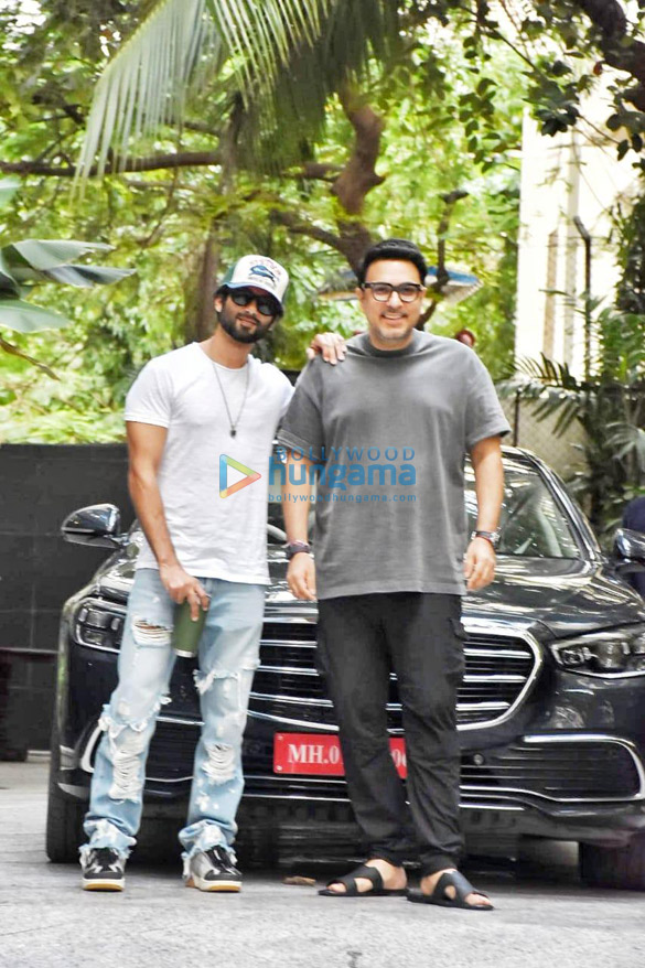 Photos: Shahid Kapoor snapped outside Dinesh Vijan’s Maddock office