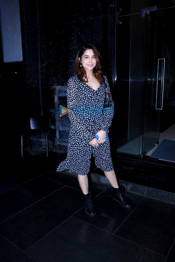 photos sharvari wagh snapped in santacruz 1