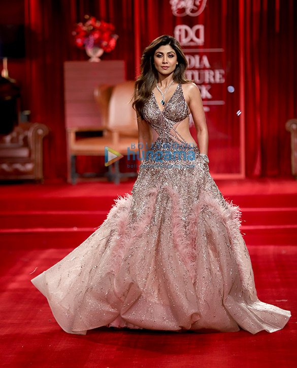 photos shilpa shetty walks the ramp for fashion designers dolly j at the india couture week in new delhi 6