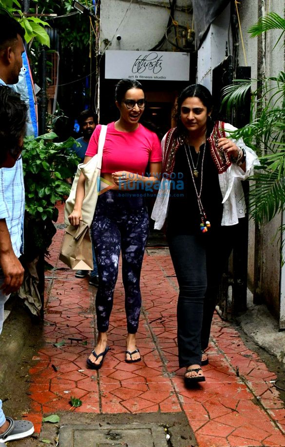 Photos: Shraddha Kapoor, Luv Ranjan and Bosco Martis snapped in Juhu Photos: Shraddha Kapoor, Luv Ranjan and Bosco Martis snapped in Juhu