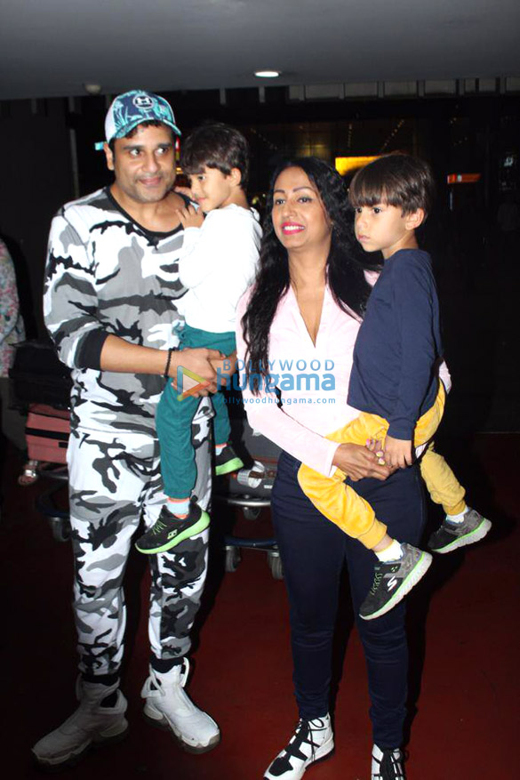 photos sidharth malhotra kiara advani krushna abhishek and kashmera shah snapped at the airport 2