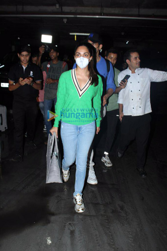 photos sidharth malhotra kiara advani krushna abhishek and kashmera shah snapped at the airport 3