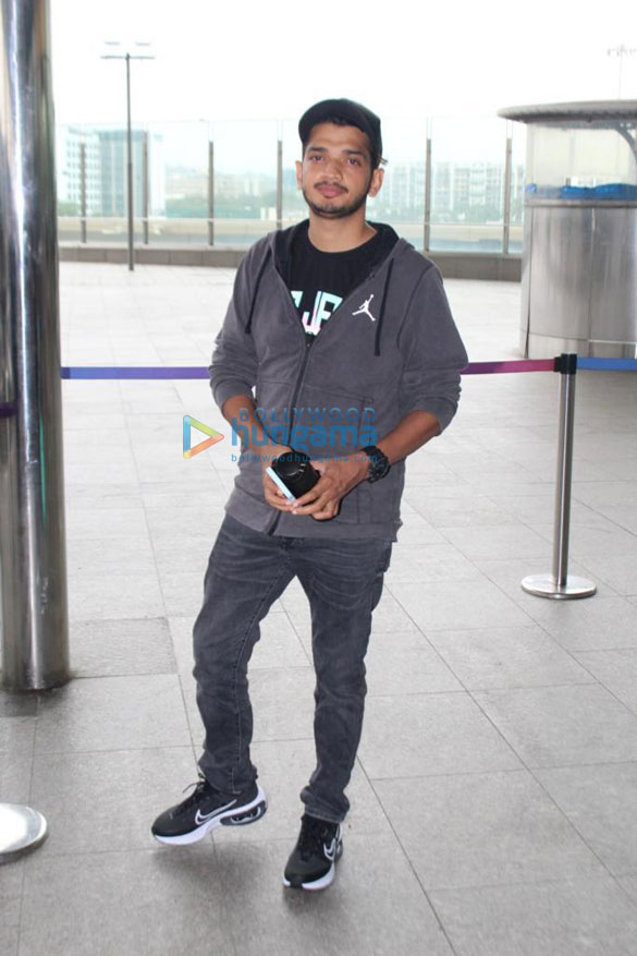 photos sidharth malhotra kiara advani krushna abhishek and others snapped at the airport 11 1