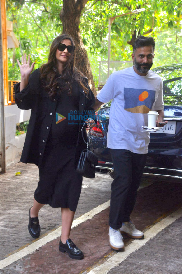 photos sonam kapoor ahuja and her husband anand ahuja snapped in bandra 2