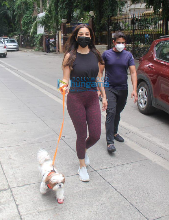 Photos: Sophie Choudry spotted in Bandra Photos: Sophie Choudry spotted in Bandra