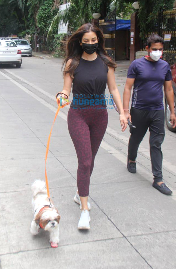 photos sophie choudry spotted in bandra 2 14