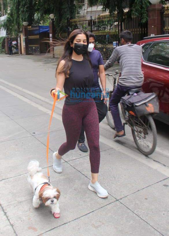 photos sophie choudry spotted in bandra 3 14