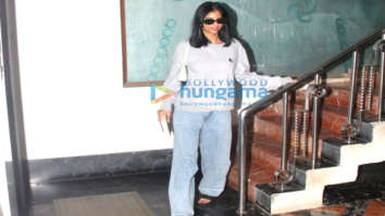Photos: Suhana Khan spotted outside a salon in Bandra