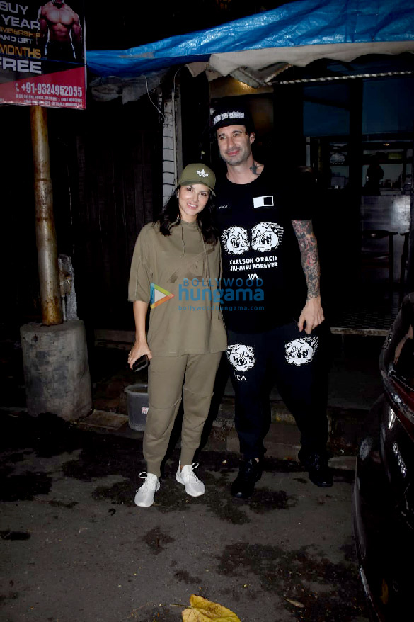Photos: Sunny Leone and her husband spotted outside a restaurant Photos: Sunny Leone and her husband spotted outside a restaurant