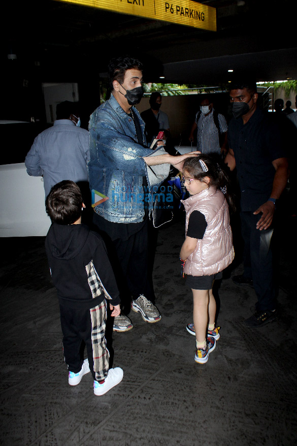 photos tabu and karan johar snapped at the airport 4