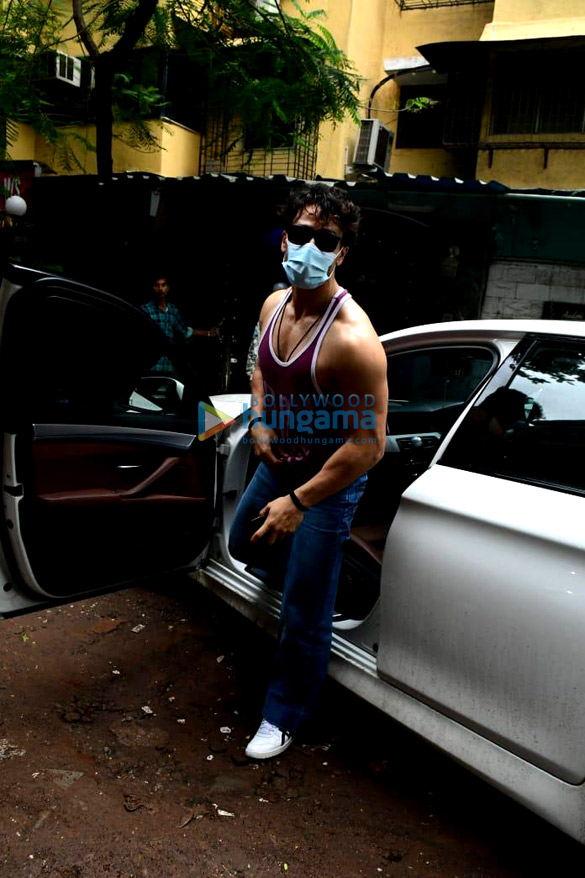 photos tiger shroff snapped in juhu 4 2