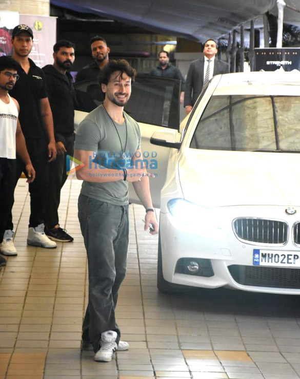 Photos: Tiger Shroff snapped outside the gym in Mumbai