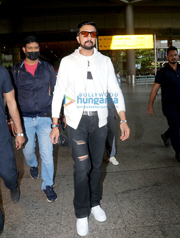 photos urvashi rautela kichcha sudeepa and raai laxmi snapped at the airport 5