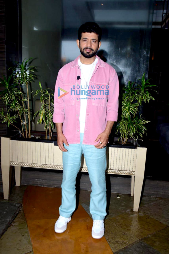 photos viineet kumar and aakanksha singh snapped promoting the show rangbaaz 3 6