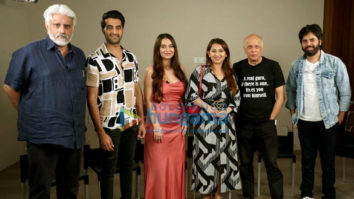 Photos: Vikram Bhatt, Akshay Oberoi, Karishma Rattanshi & Puneet Dixit promote Judaa Hoke Bhi…