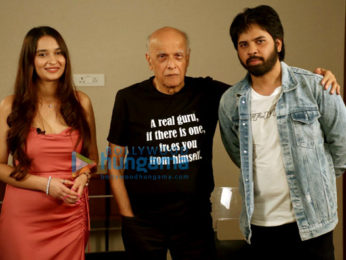 Photos: Vikram Bhatt, Akshay Oberoi, Karishma Rattanshi & Puneet Dixit promote Judaa Hoke Bhi…