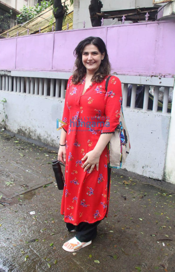photos zareen khan spotted at dance class in bandra 3