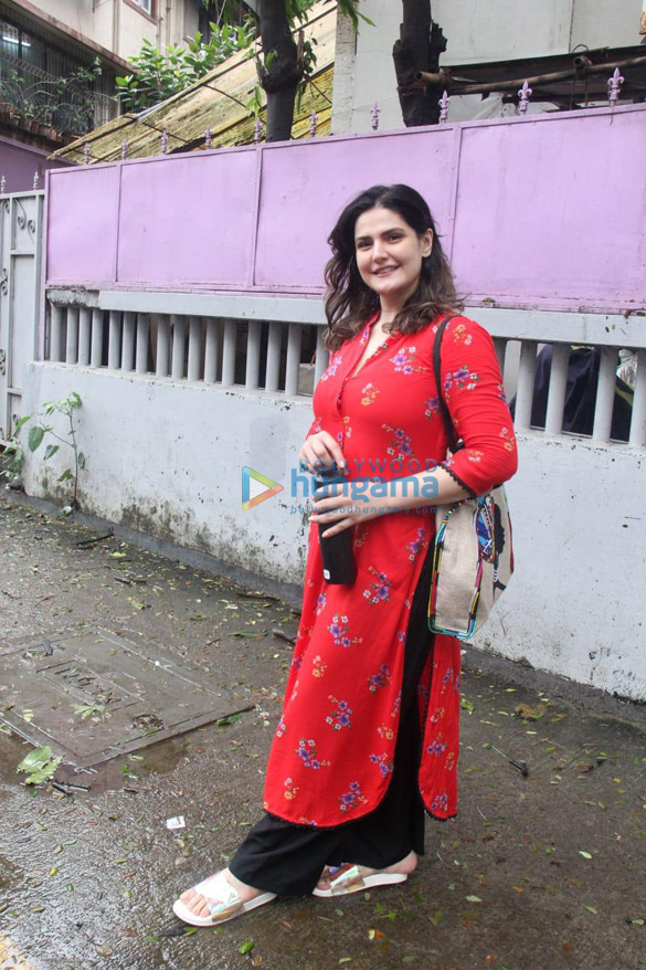 Photos: Zareen Khan spotted at dance class in Bandra