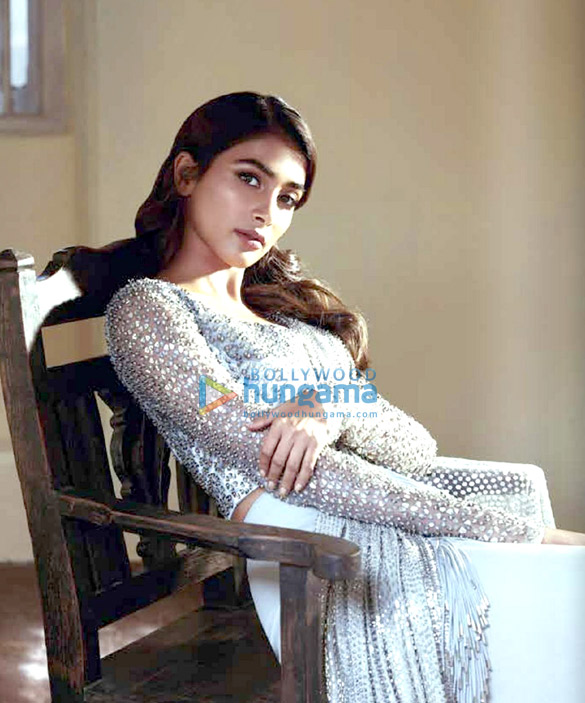 pooja hegde 4 32
