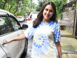 Sara Ali Khan greets the paps with a smile