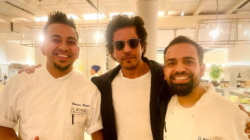Shah Rukh Khan strikes a pose with two chefs in London amid Dunki shoot, see photos
