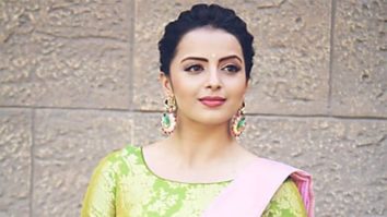Shrenu Parikh’s looks like a goddess in traditional avatar