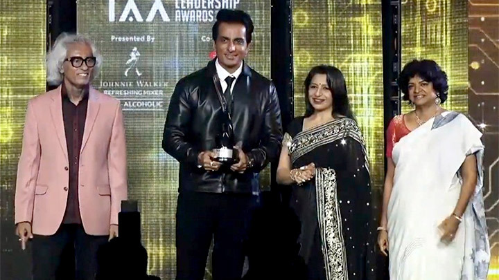 Sonu Sood wins the IAA Force For Good Award 2022 Sonu Sood wins the IAA Force For Good Award 2022