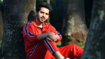 Spotted: Armaan Malik at the airport, rocking a hoodie