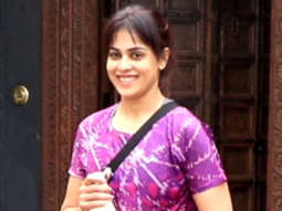 Spotted: Genelia D’Souza playing with a dog