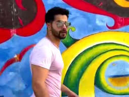 Varun Dhawan nails the Rangisaari hookstep
