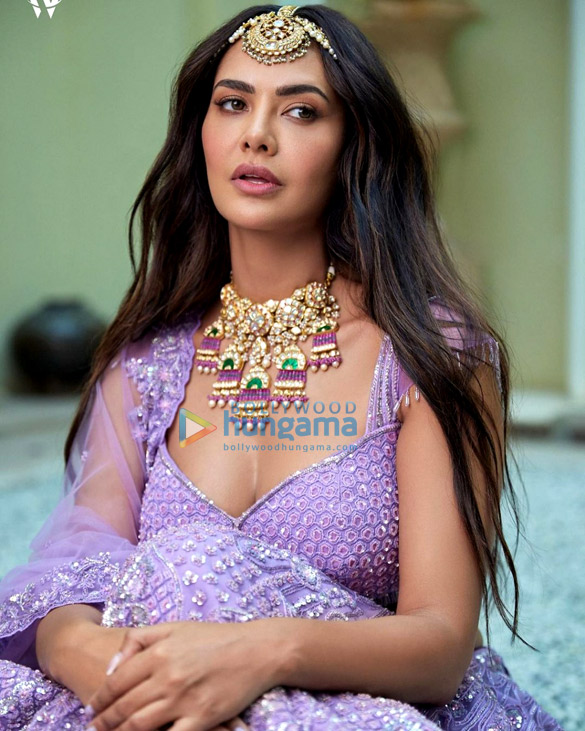 esha gupta 1 54