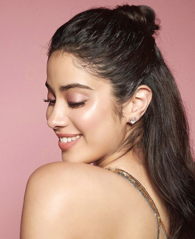 Impressed by glass-skin make-up look of Janhvi Kapoor? Here's how you can create your own version Impressed by glass-skin make-up look of Janhvi Kapoor? Here's how you can create your own version