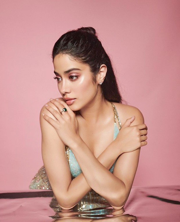 Impressed by glass-skin make-up look of Janhvi Kapoor? Here's how you can create your own version Impressed by glass-skin make-up look of Janhvi Kapoor? Here's how you can create your own version
