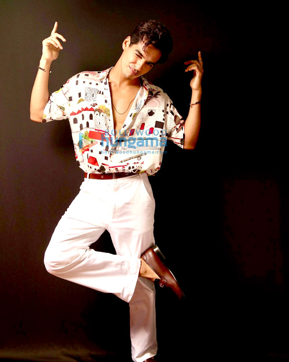 ishaan khatter 2 7