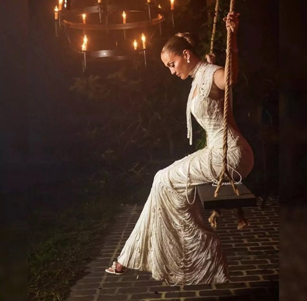 Jennifer Lopez and Ben Affleck's wedding images show her looking magnificent in 3 white gowns