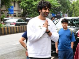 Kartik Aaryan does the Namaste poses on popular demand
