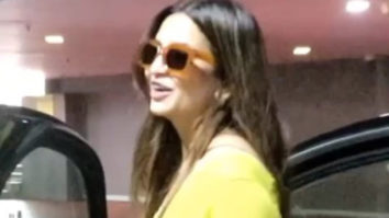 Kriti Kharbanda flashes her cute smile as she gets snapped at the airport